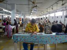 Fábrica de ropa en Dhaka Bangladesh. Crédito de la foto Tareq Salahuddin/Wikimedia Commons